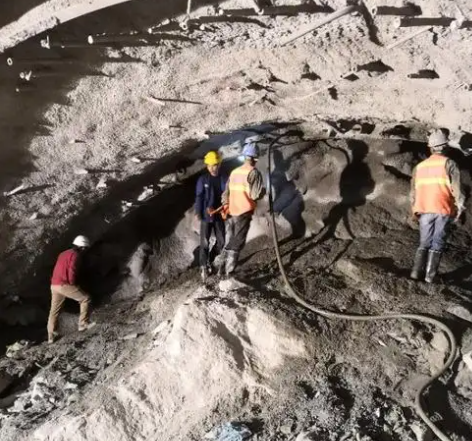 寿县拱顶带模注浆料的施工流程及注意事项